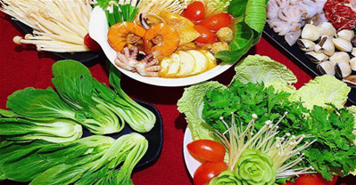 qq8876.com hải sản ăn rau gì? Các loại rau ăn lẩu hải sản hợp và ngon nhất là gì?