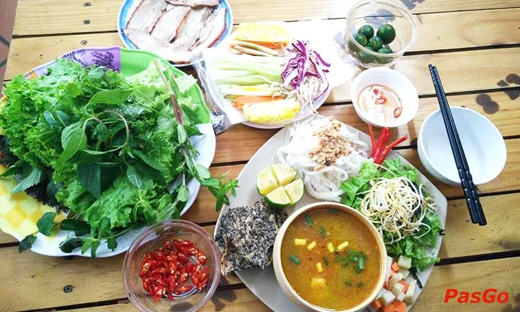 banh-trang-cuon-thit-heo-hoang-beo-duy-tan-slide-4