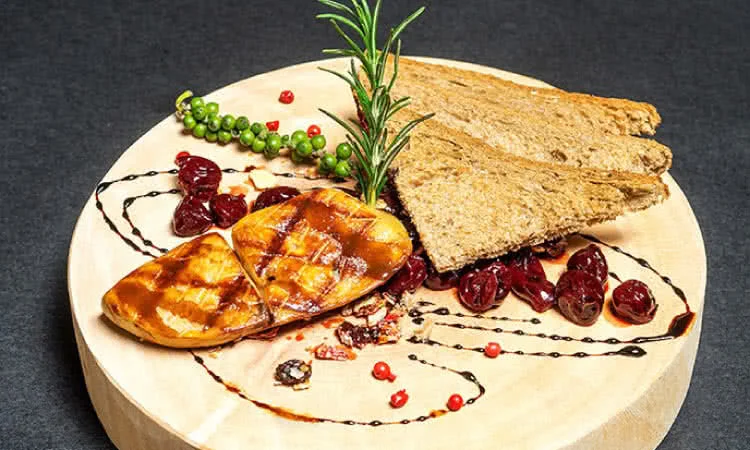 may-restaurant-19-dong-khoi-2