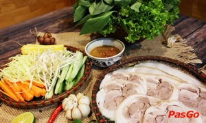 nha-hang-banh-trang-thit-heo-slide-2