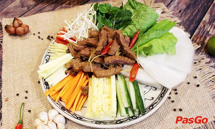 nha-hang-banh-trang-thit-heo-slide-3