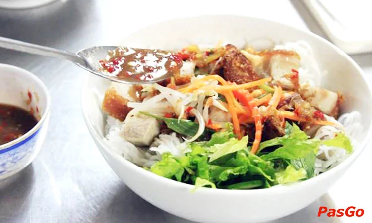 nha-hang-banh-trang-hoang-beo-nguyen-trai-slide-4