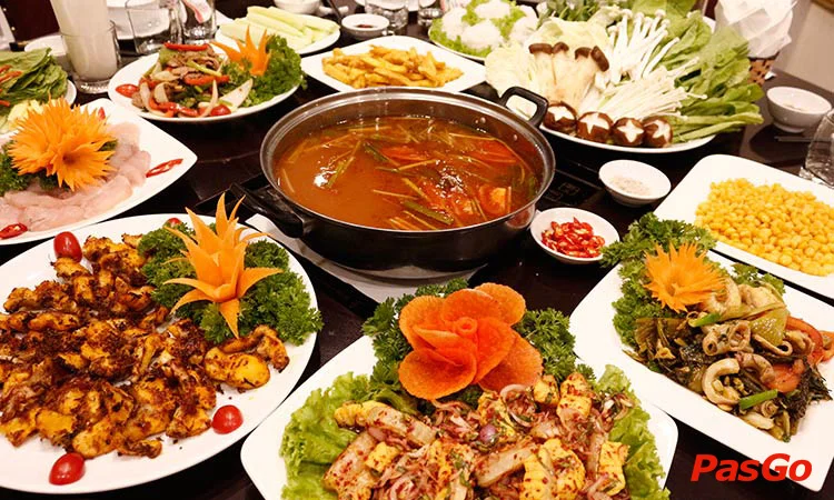 nha-hang-bep-hong-pham-huy-thong-1