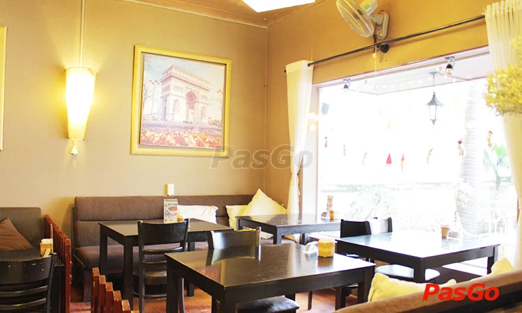 nha-hang-bonjour-resto-nguyen-huy-tuong-9