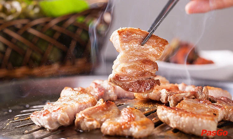 nha-hang-buzza-bbq-nguyen-thi-thap-4