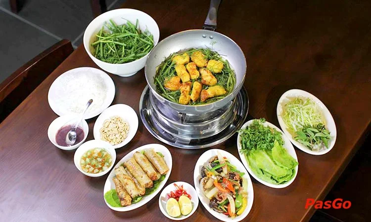 nha-hang-cha-ca-ngon-nguyen-co-thach-slide-3