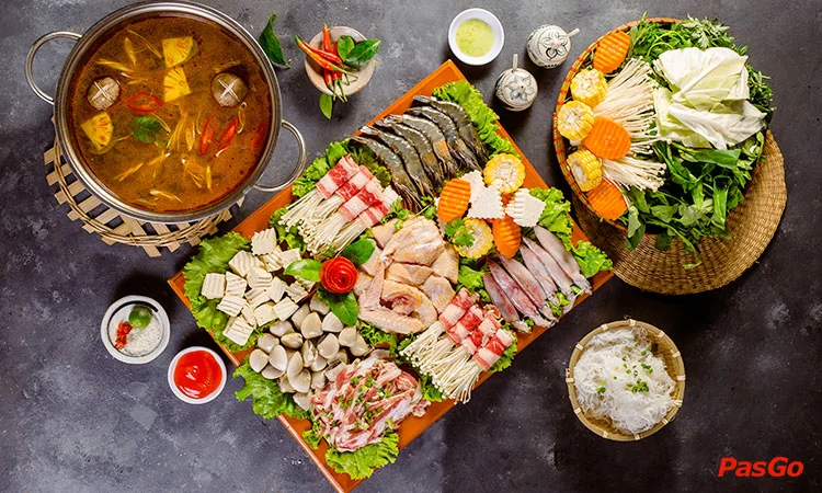nha-hang-ga-met-ga-khong-loi-thoat-long-bien-8