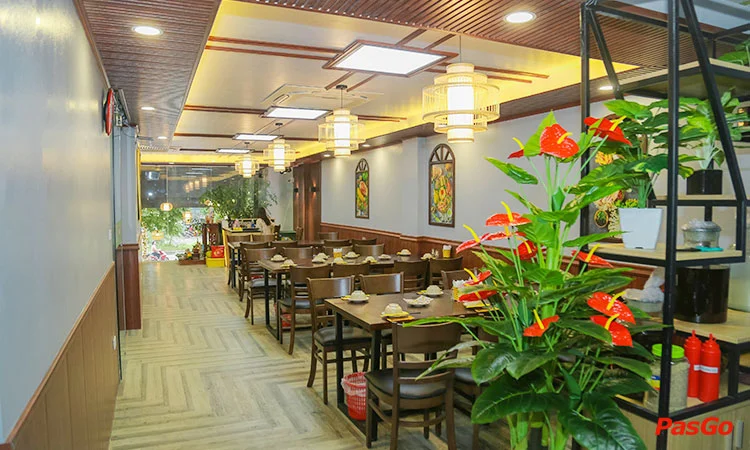 nha-hang-ga-met-ga-khong-loi-thoat-long-bien-9