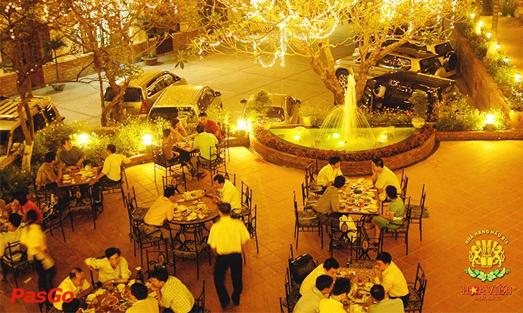 nha-hang-hoa-vien-brauhaus-tang-bat-ho-11