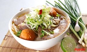 nha-hang-hue-delights-landmark-81-2