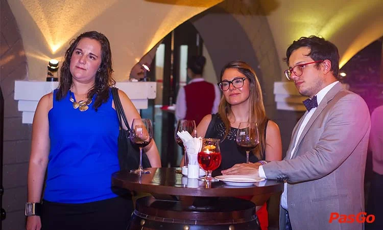 qq8876.com hầm rượu IL Vino chuyên rượu vang và món á âu 11
