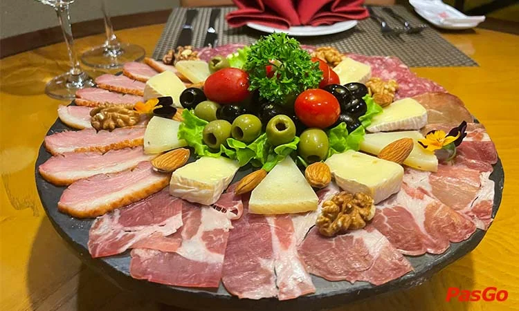 qq8876.com hầm rượu IL Vino chuyên rượu vang và món á âu 9