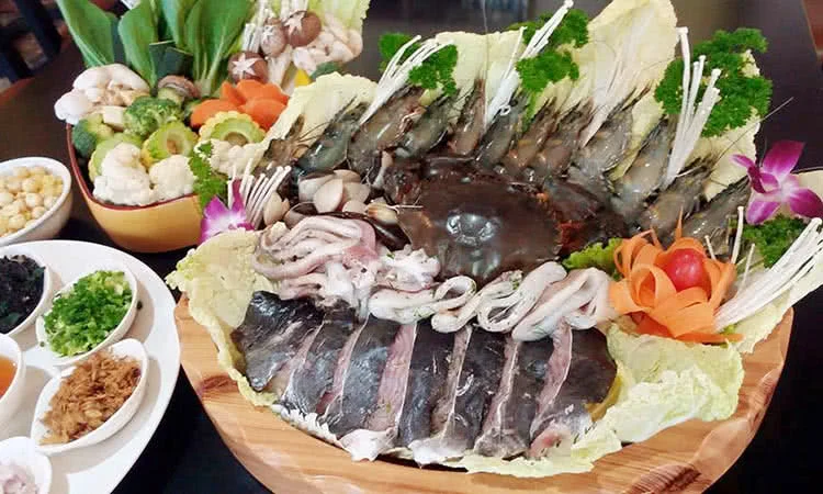 nha-hang-la-vong-noi-hoi-tu-tinh-hoa-am-thuc-1