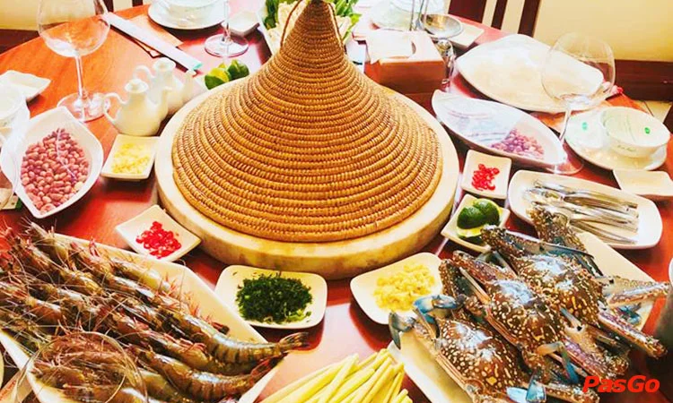 nha-hang-lam-huyen-dac-san-lau-hoi-noi-da-1