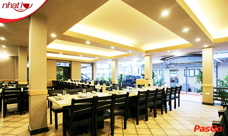 nha-hang-lau-de-nhat-ly-giai-phong-2