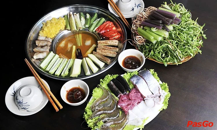 nha-hang-lau-mam-ninh-kieu-o-cho-dua-6