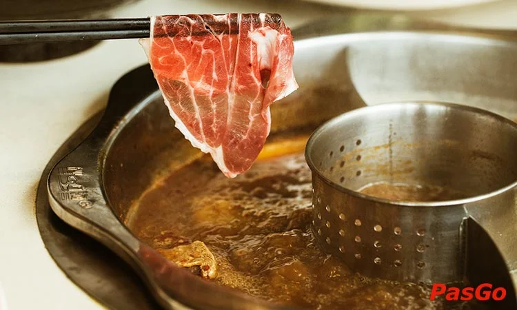 nha-hang-manwah-taiwanese-hot-pot-gala-center-2