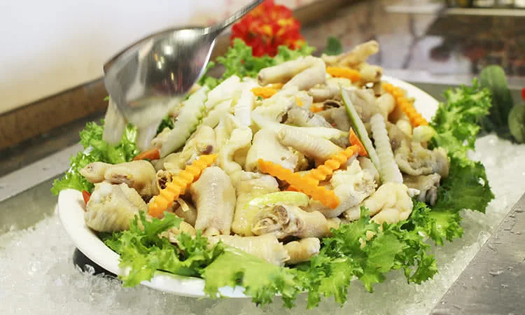 nha-hang-ngoc-mai-do-thuong-thuc-phong-vi-am-thuc-a-dong-tu-tren-cao-3