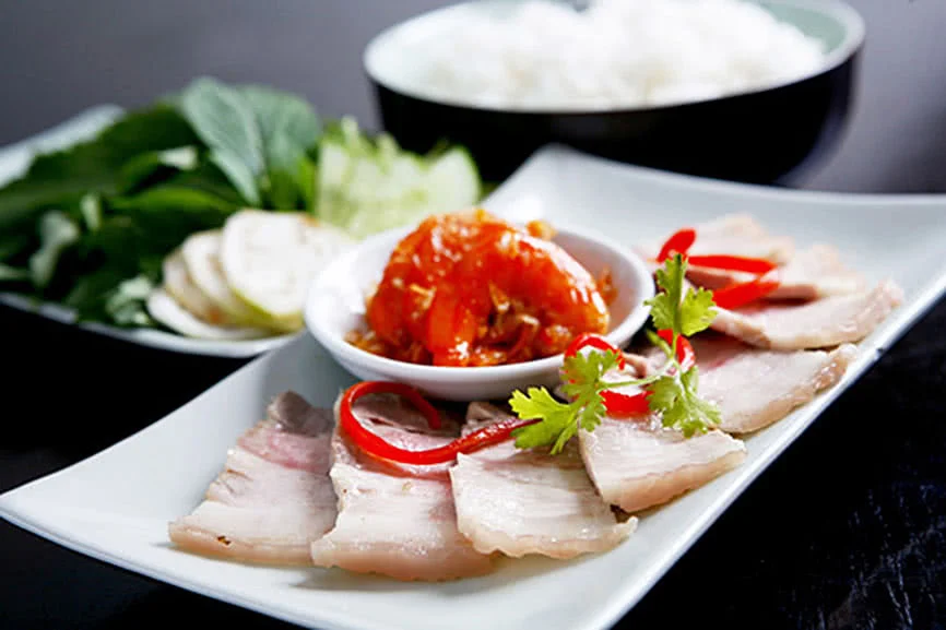 nha-hang-pho-ong-hung-van-mieu-slide-7