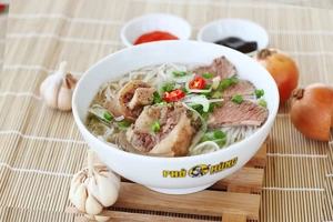 nha-hang-pho-ong-hung-vincom-ba-trieu-slide-2