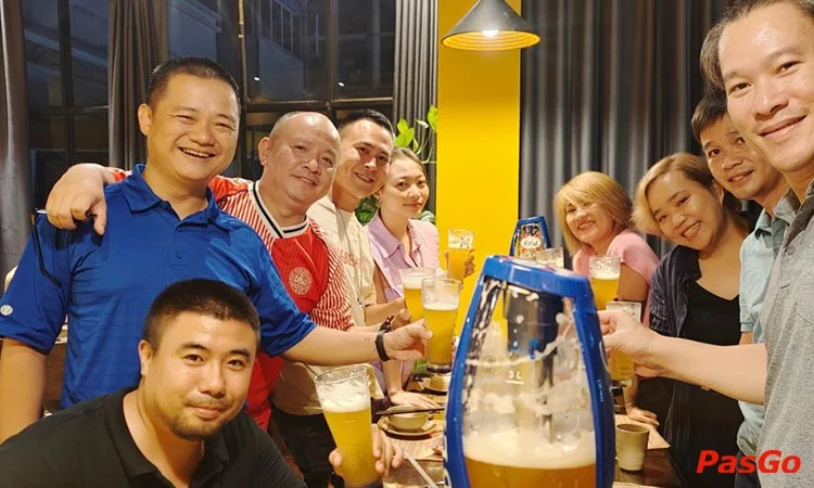 quan-kien-tue-tinh-nhau-voi-con-trung-doc-dao-12