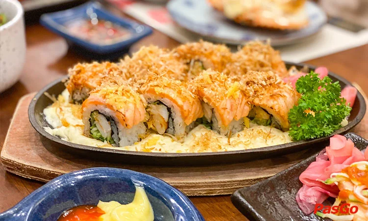nha-hang-sushi-102-thach-thi-1