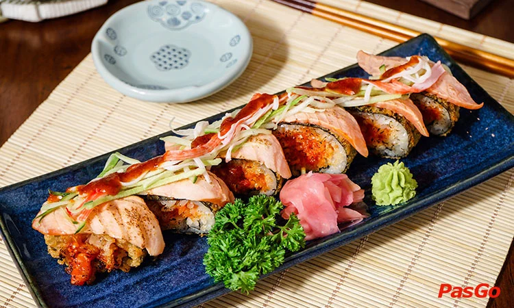 nha-hang-sushi-102-thach-thi-2