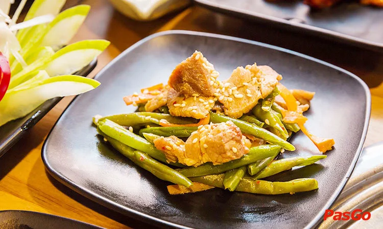 nha-hang-taka-bbq-nguyen-gia-tri-quan-binh-thanh-8