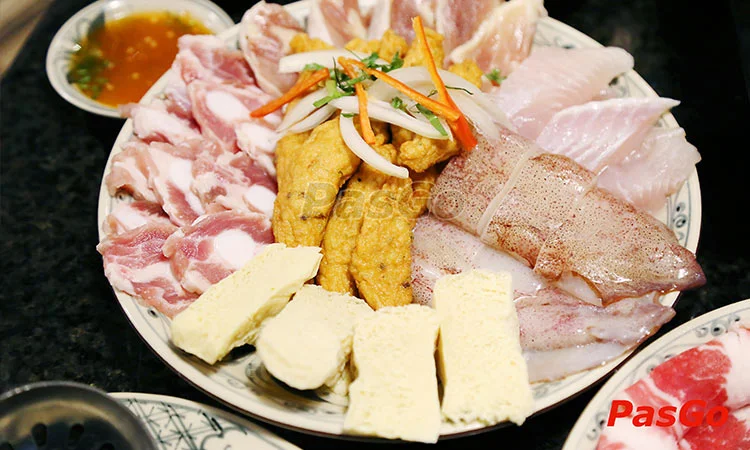 nha-hang-thai-food-ton-that-thiep-slide-2