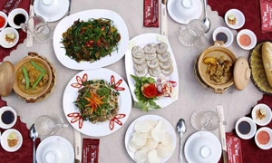 nha-hang-tu-tri-nam-quoc-cang-quan-1-2