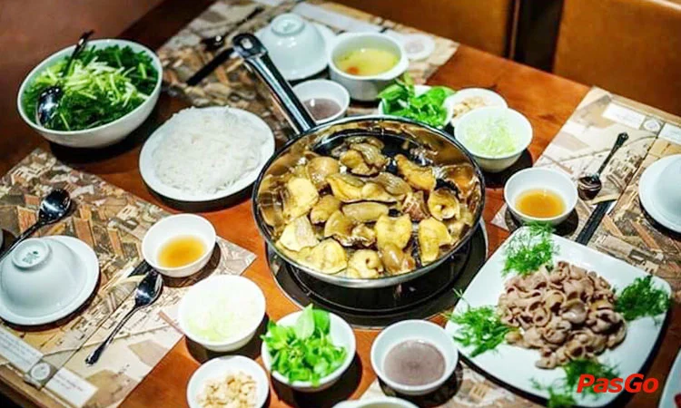 nha-hang-vua-cha-ca-le-duc-tho-1