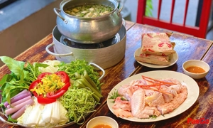 Hẻm quán Hoàng Cầu 2
