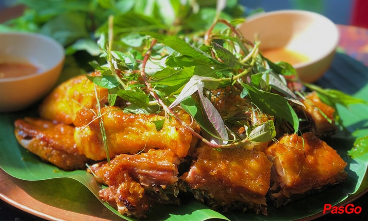Hẻm quán Hoàng Cầu 6