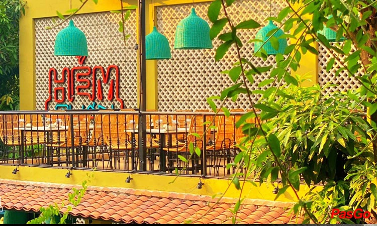 Hẻm quán Hoàng Cầu 8