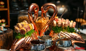 slide-The-Symphony-Restaurant-Cau-Go-3