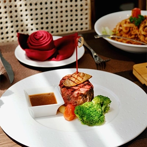 nha hang le monde steak le quy don